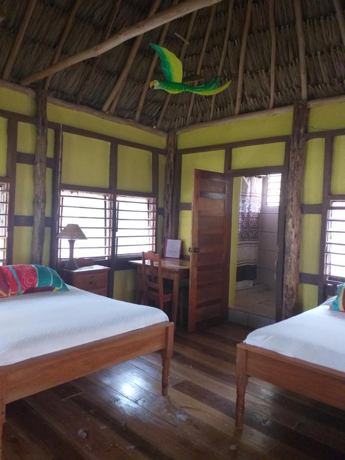 Cerros Beach Inn Corozal Ngoại thất bức ảnh